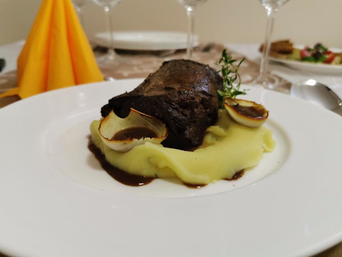 Отель Pensiunea JOJO Imperial Resort&Spa Бэиле-Еркулане-18