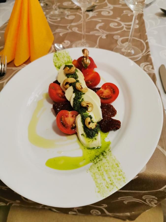 Отель Pensiunea JOJO Imperial Resort&Spa Бэиле-Еркулане-19