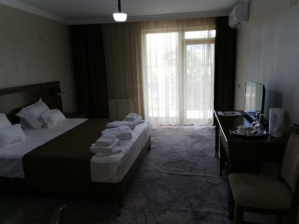 Отель Pensiunea JOJO Imperial Resort&Spa Бэиле-Еркулане